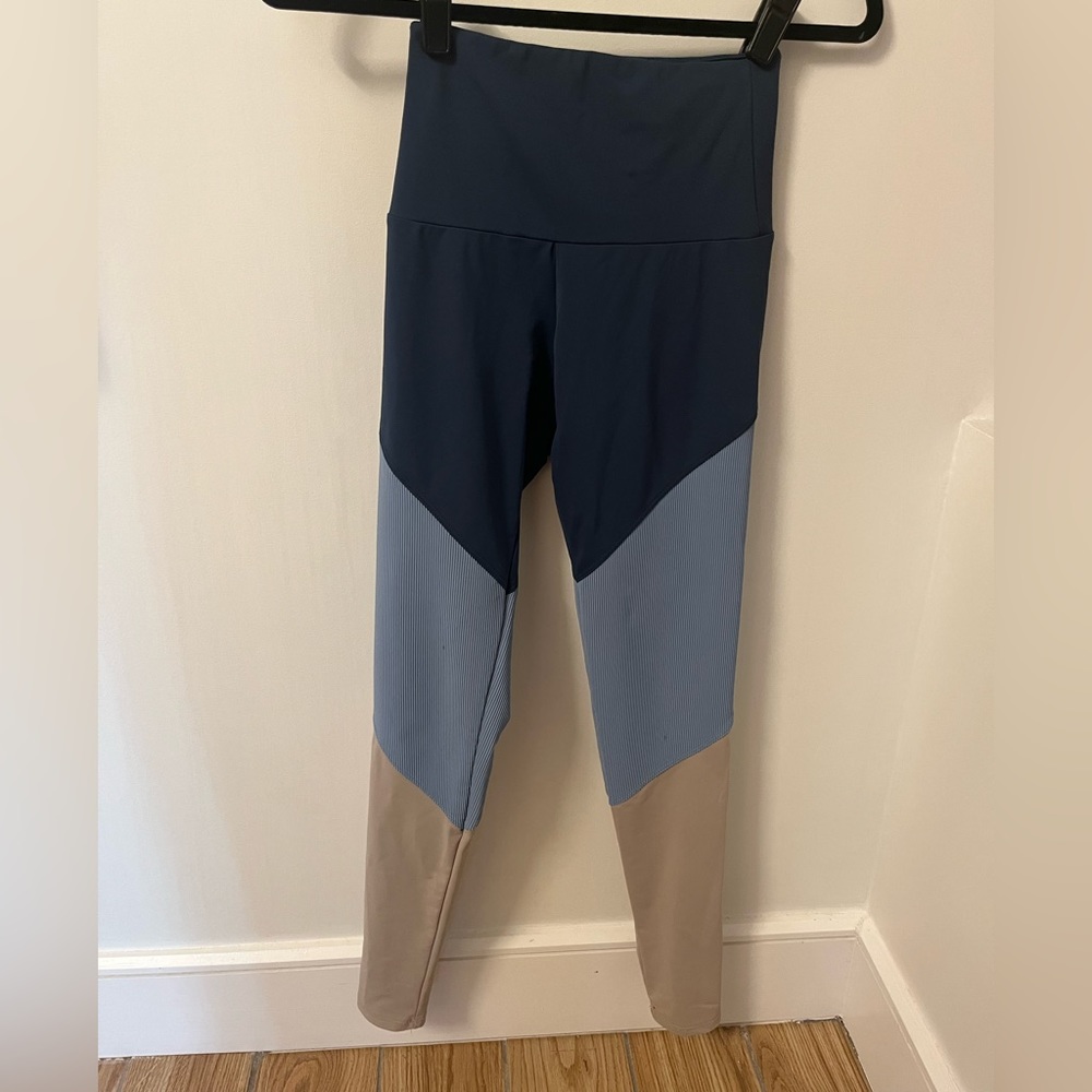 Onzie Navy Light Blue Grey Workout Active Leggings